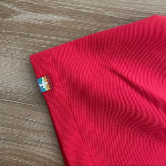 Figs Leon Three-Pocket Scrub Pride Top in Hibiscus sz 6XL - Picture 4 of 10